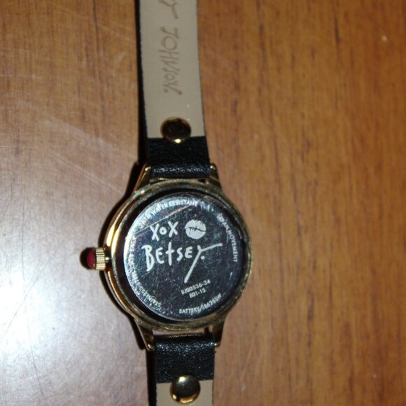 Brand New with Box/No tags, Stunning Betsey Johnson Wristwatch & Bracelet set - Picture 6 of 14